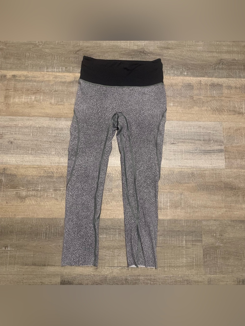 Lululemon Run The Day Crop Leggings Fratal Dark Star Light Black & Gray Size 4